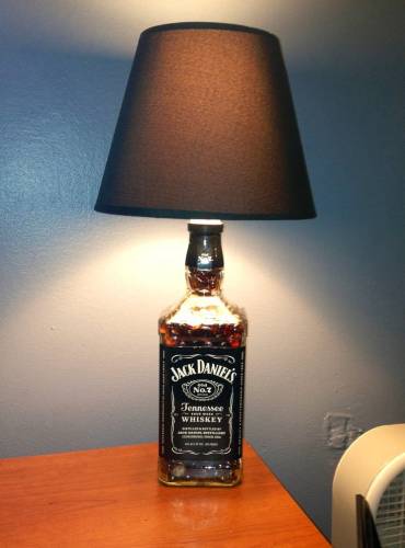 Оригинальная настольная лампа Jack Daniel’s: мастер-класс по дизайну