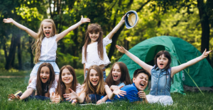 Почему летние лагеря для детей популярны?